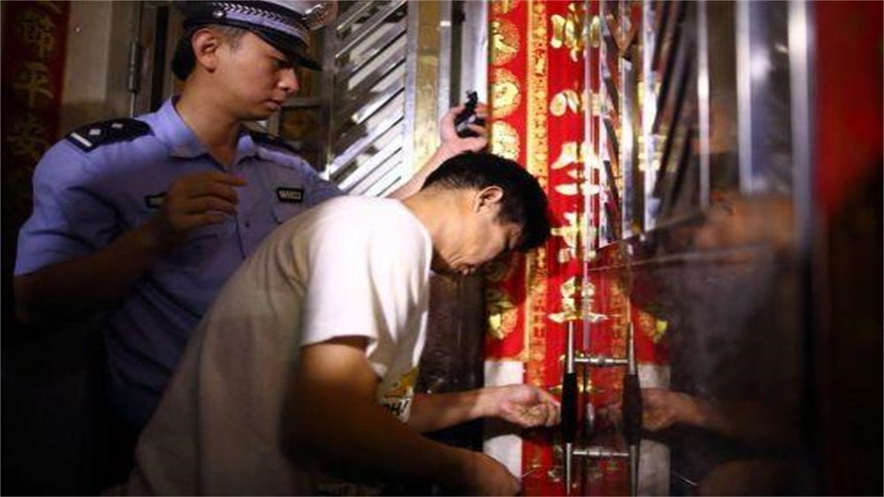 吕梁地区请开锁师傅开了锁后，师傅